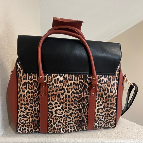 NWNT BADGLEY MISCHKA Leopard Vegan Leather Travel Tote Weekender Bag Luggage - Picture 7 of 14